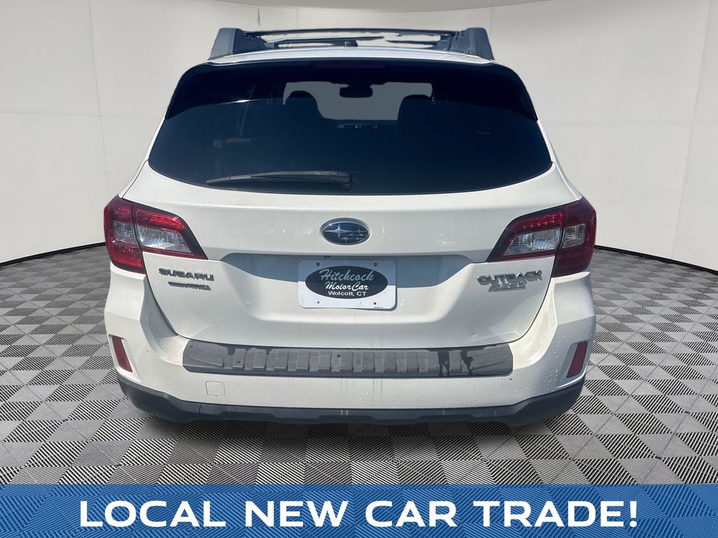 2015 Subaru Outback view 4