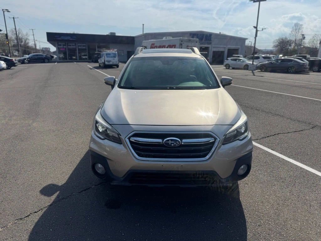 2018 Subaru Outback view 2