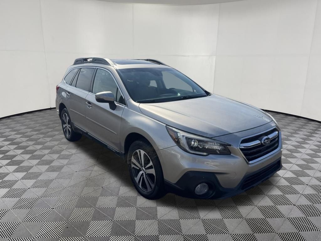 2018 Subaru Outback view 3