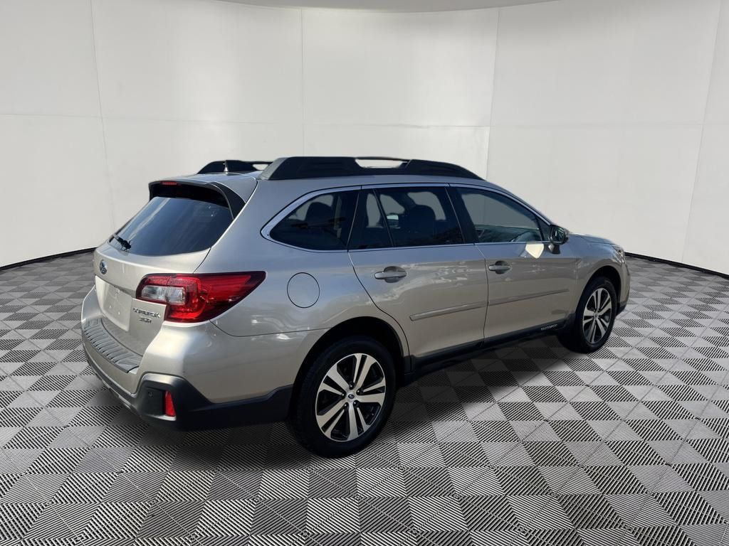 2018 Subaru Outback view 4