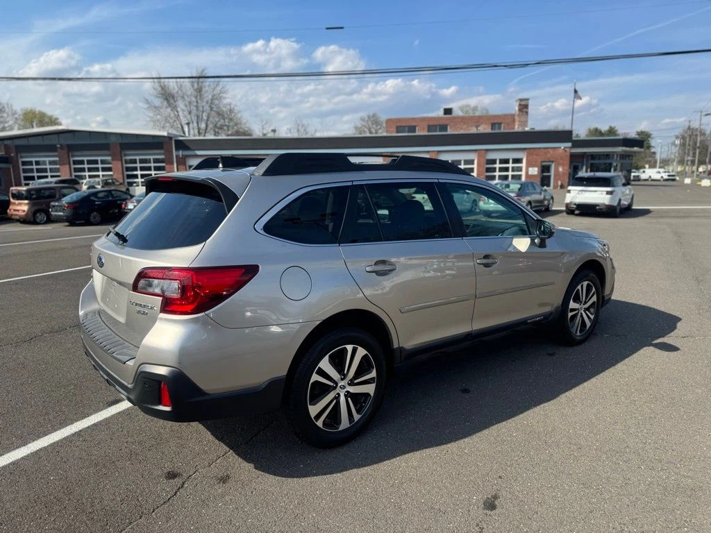 2018 Subaru Outback view 4
