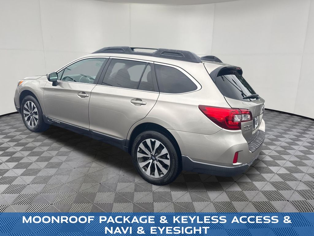 2016 Subaru Outback view 3