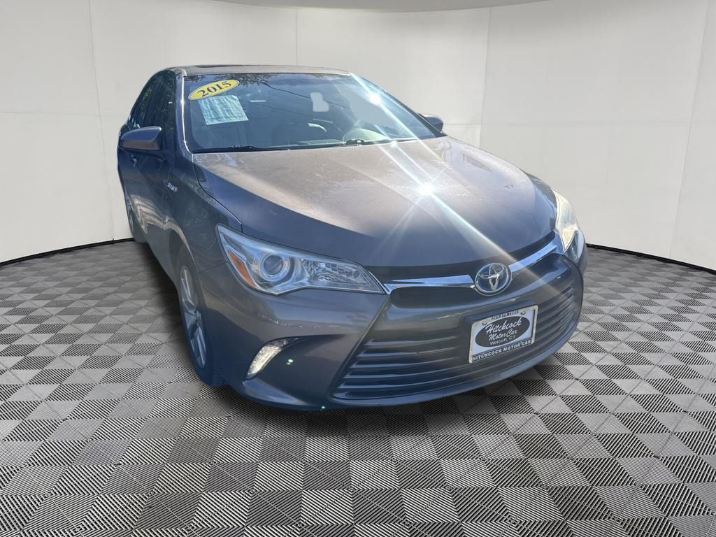 2015 Toyota Camry Hybrid view 4