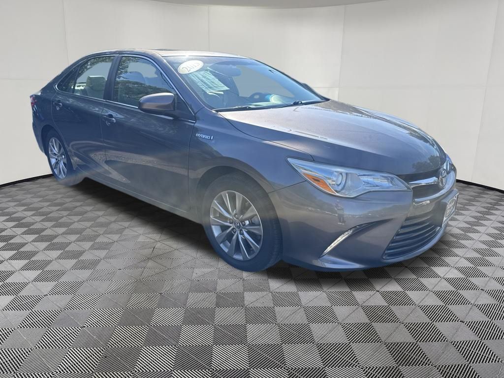 2015 Toyota Camry Hybrid view 5