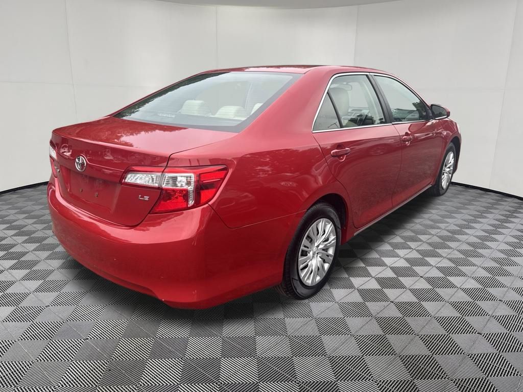 2012 Toyota Camry view 5