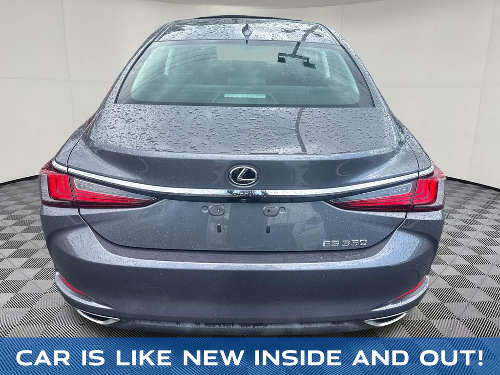 2020 Lexus ES view 4