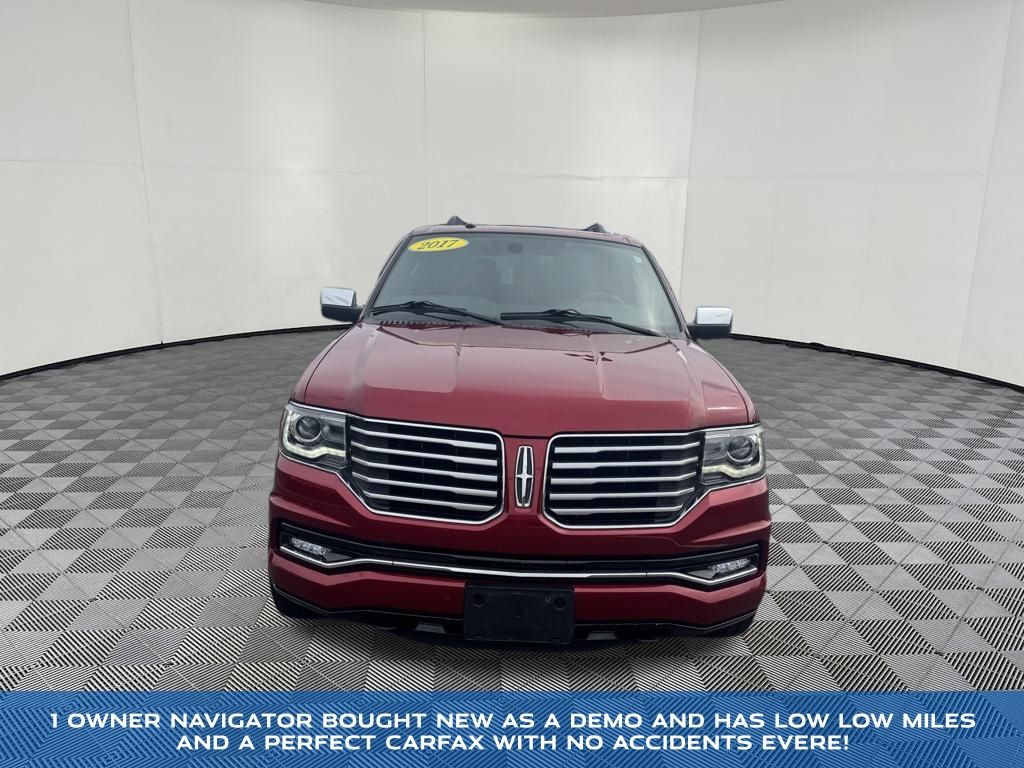 2017 Lincoln Navigator view 2