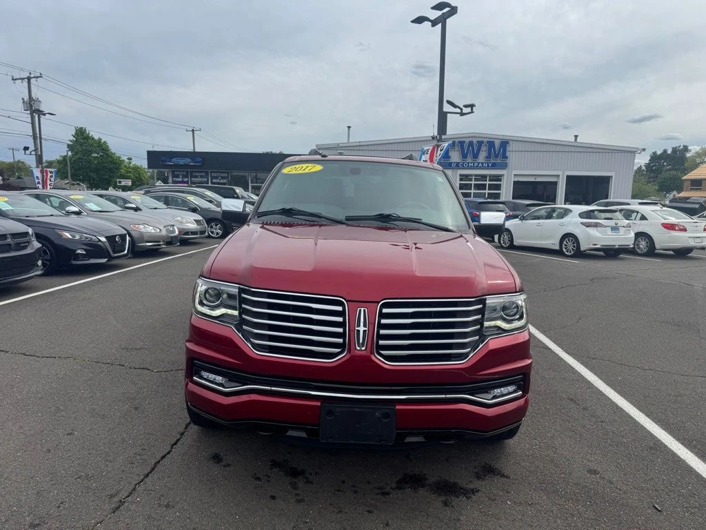 2017 Lincoln Navigator view 2
