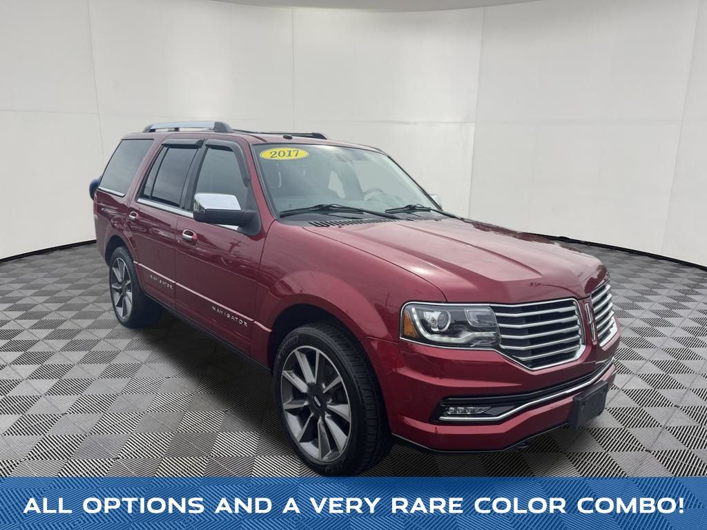 2017 Lincoln Navigator view 3
