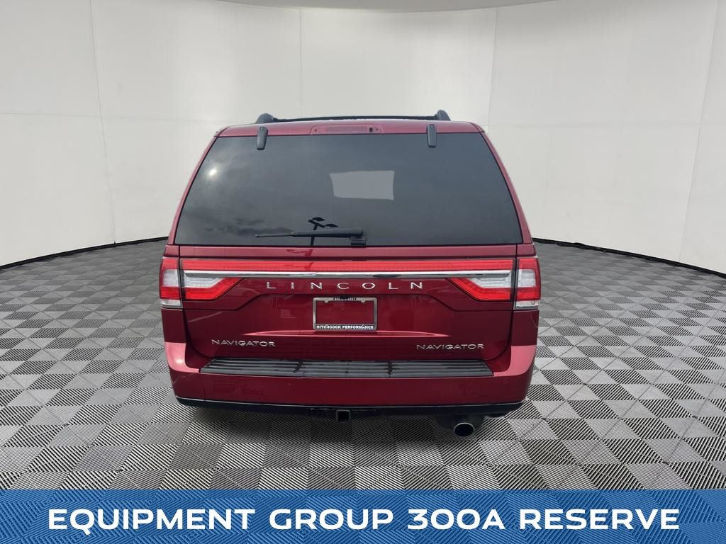 2017 Lincoln Navigator view 5