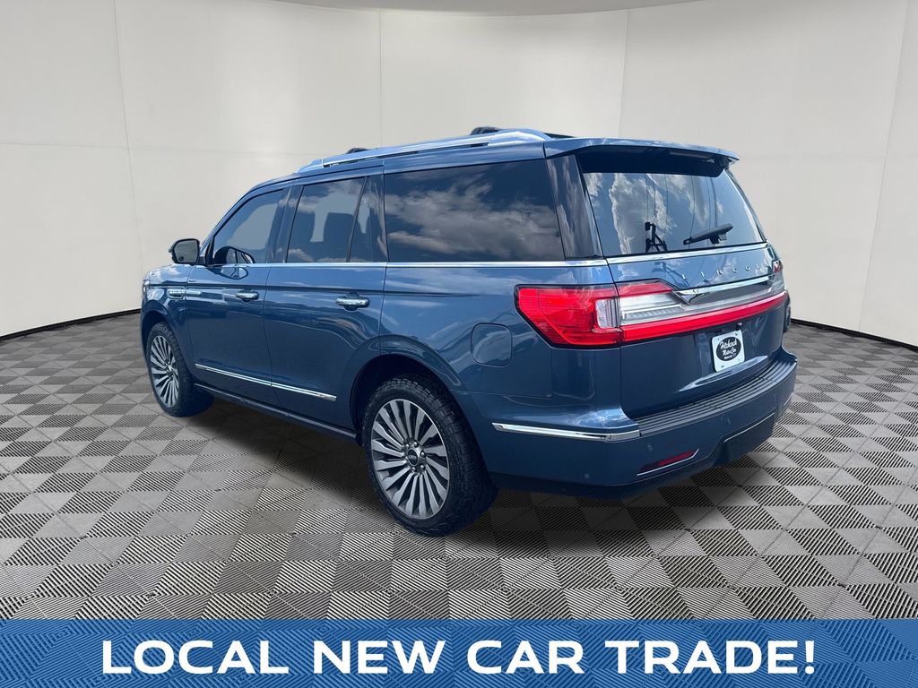 2018 Lincoln Navigator view 3