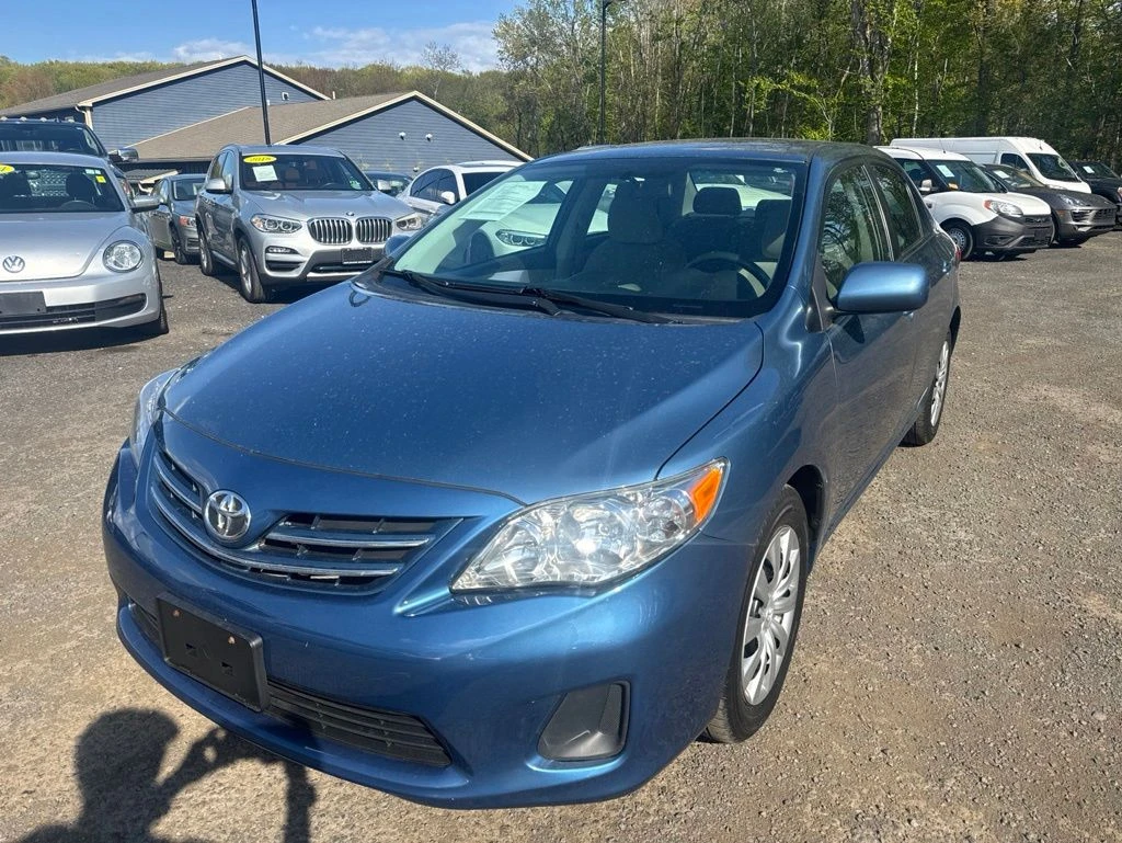 2013 Toyota Corolla view 2