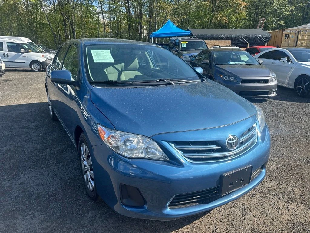 2013 Toyota Corolla view 5