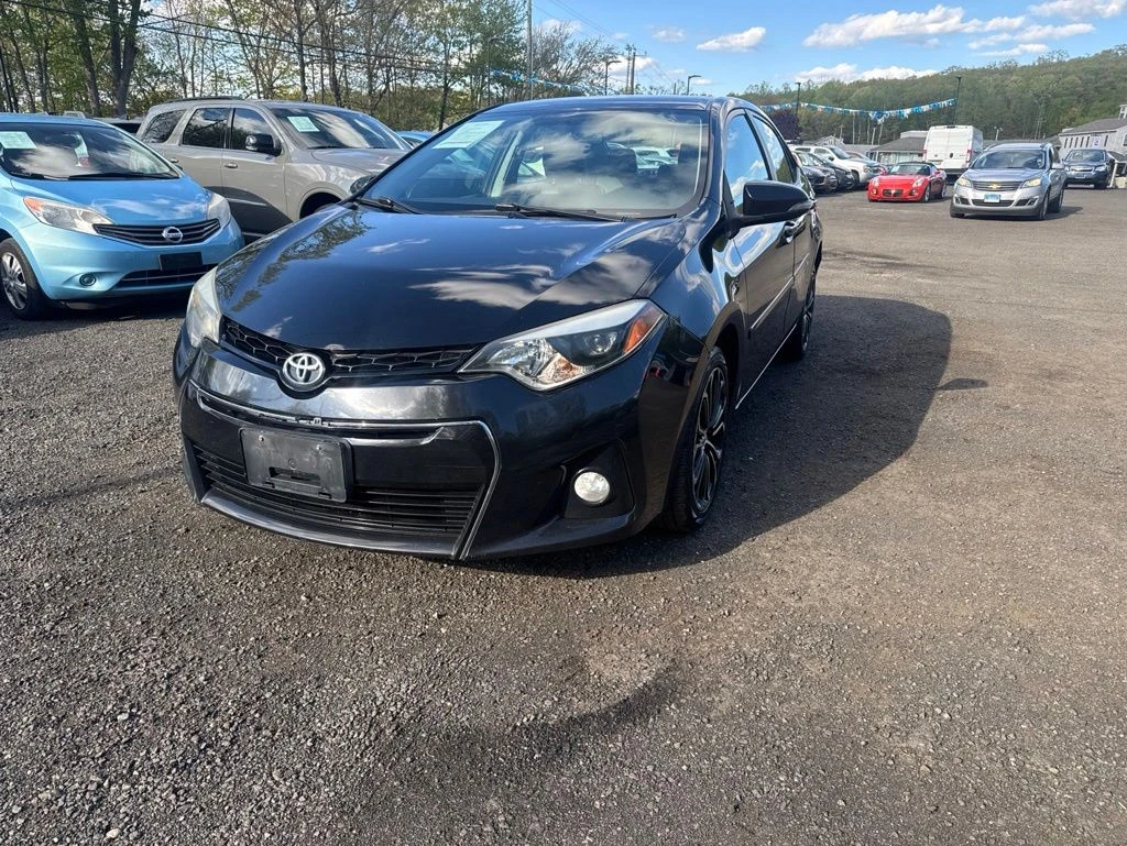 2014 Toyota Corolla view 2