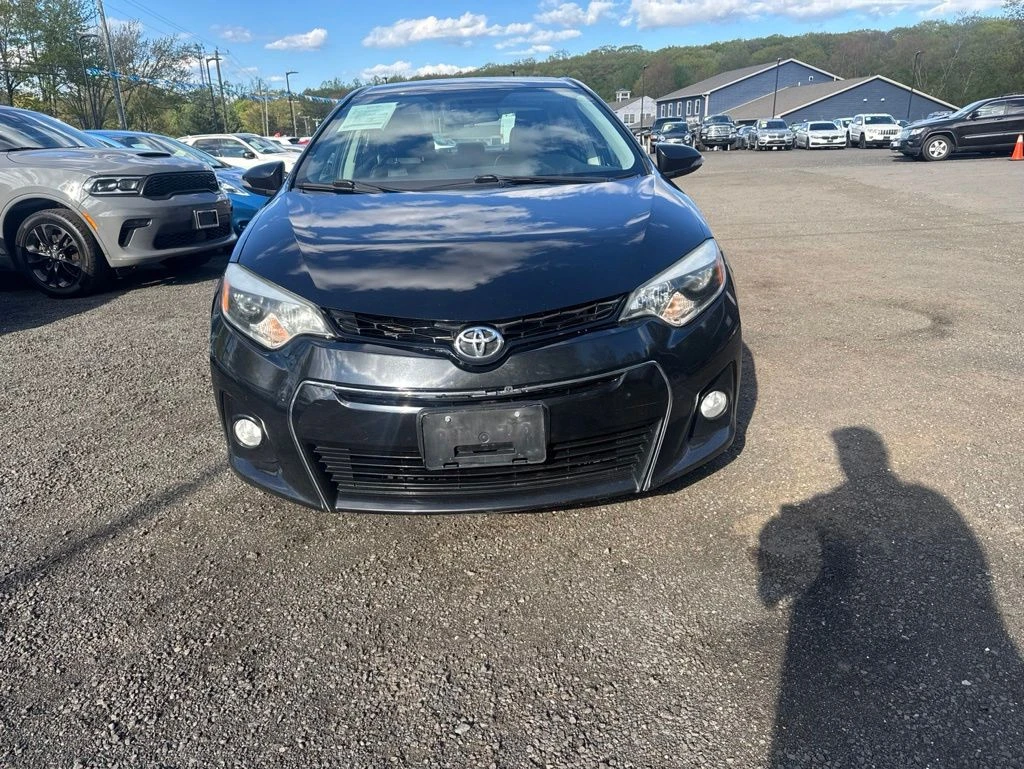 2014 Toyota Corolla view 3