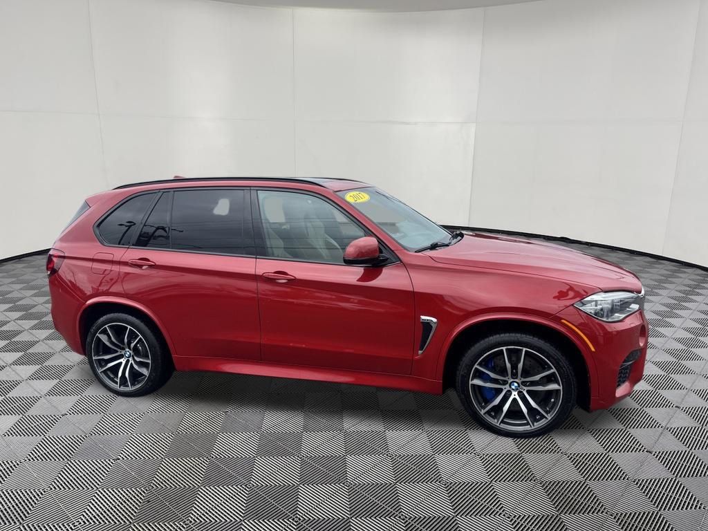 2017 BMW X5 M view 4