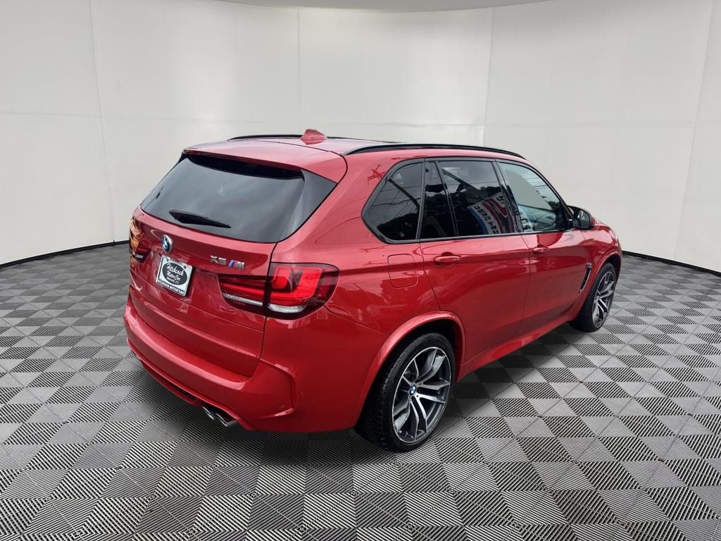 2017 BMW X5 M view 5