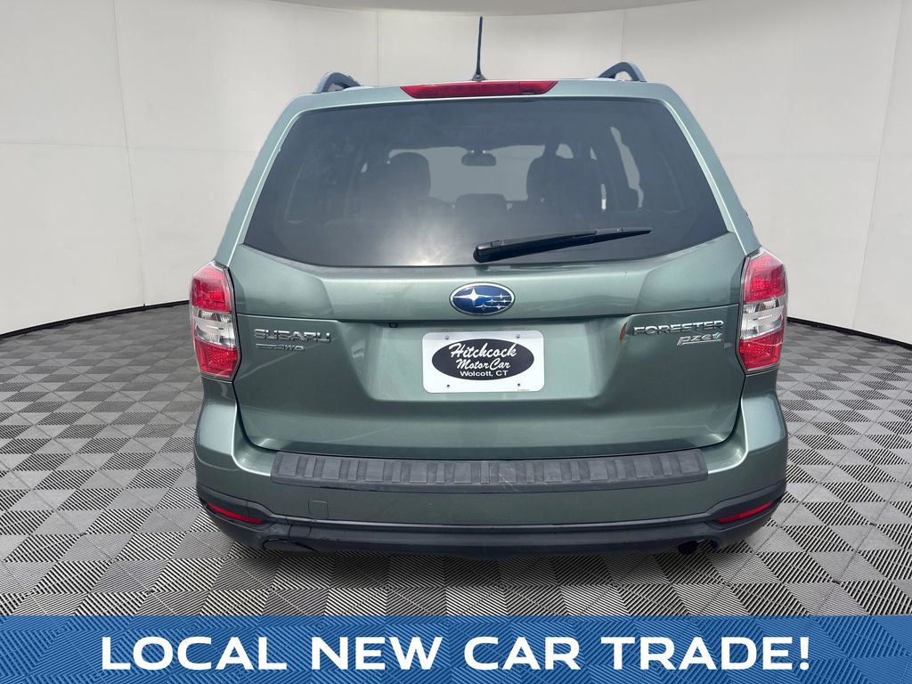2015 Subaru Forester view 4