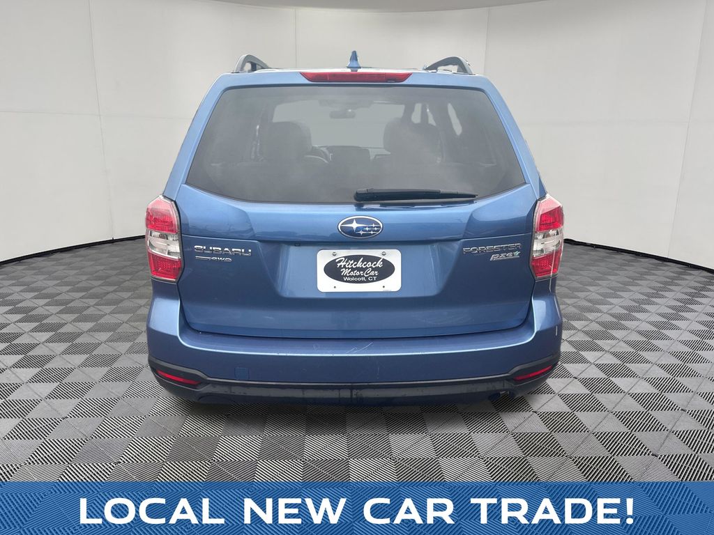 2016 Subaru Forester view 4