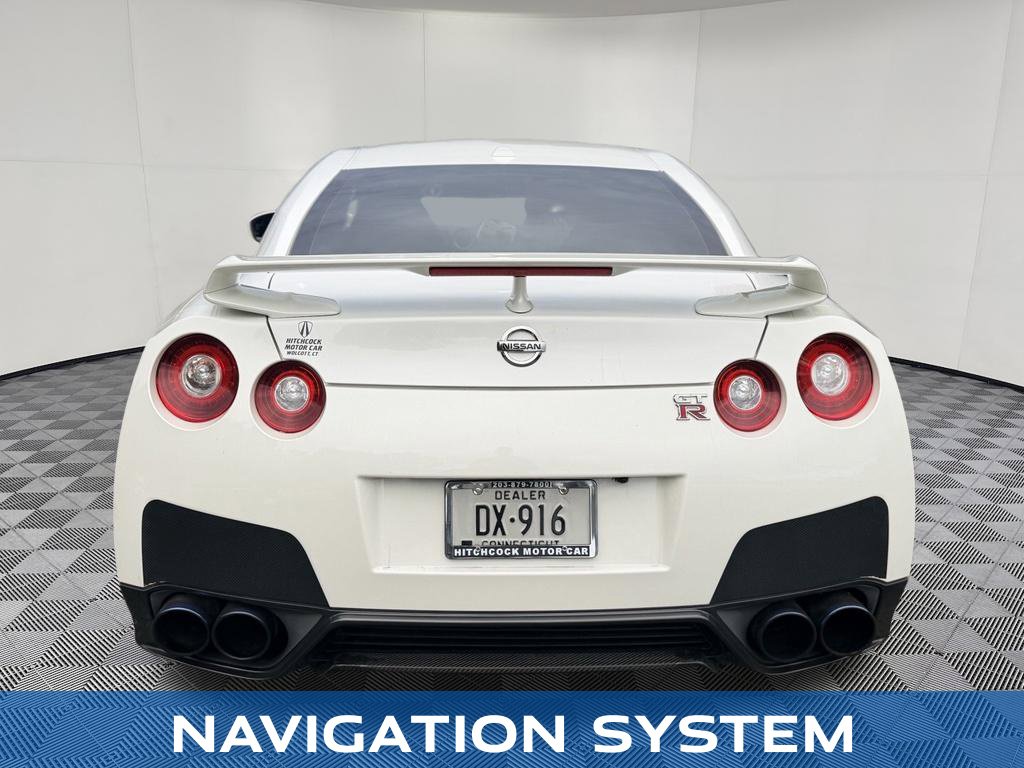 2015 Nissan GT-R view 5