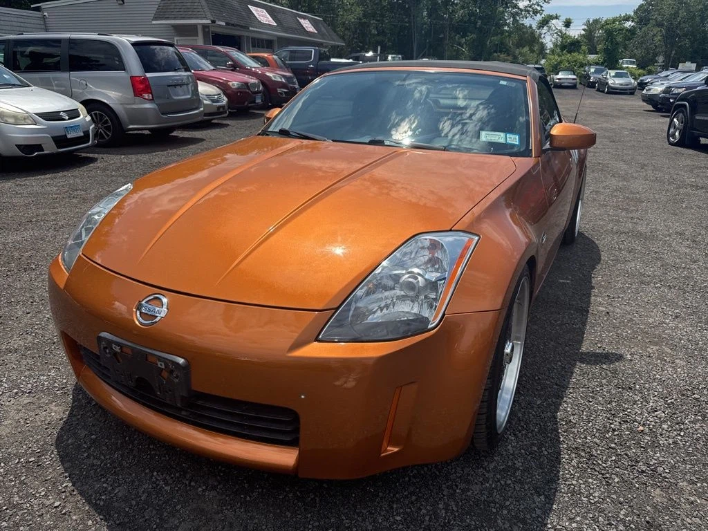 2005 Nissan 350Z view 2