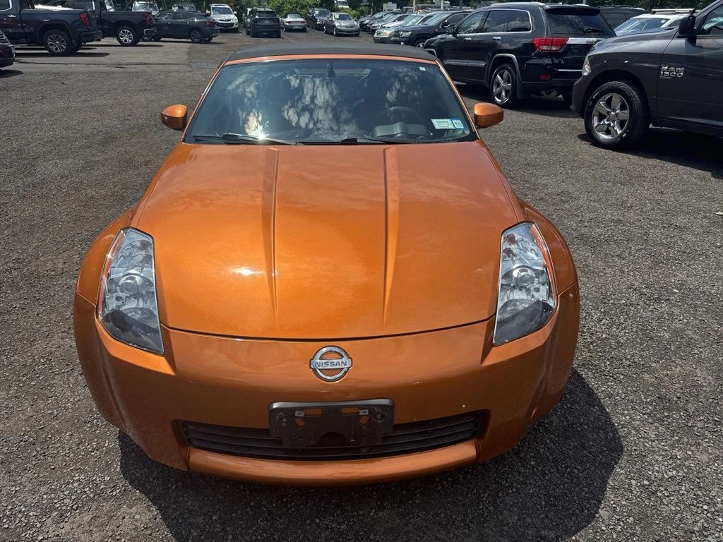 2005 Nissan 350Z view 3