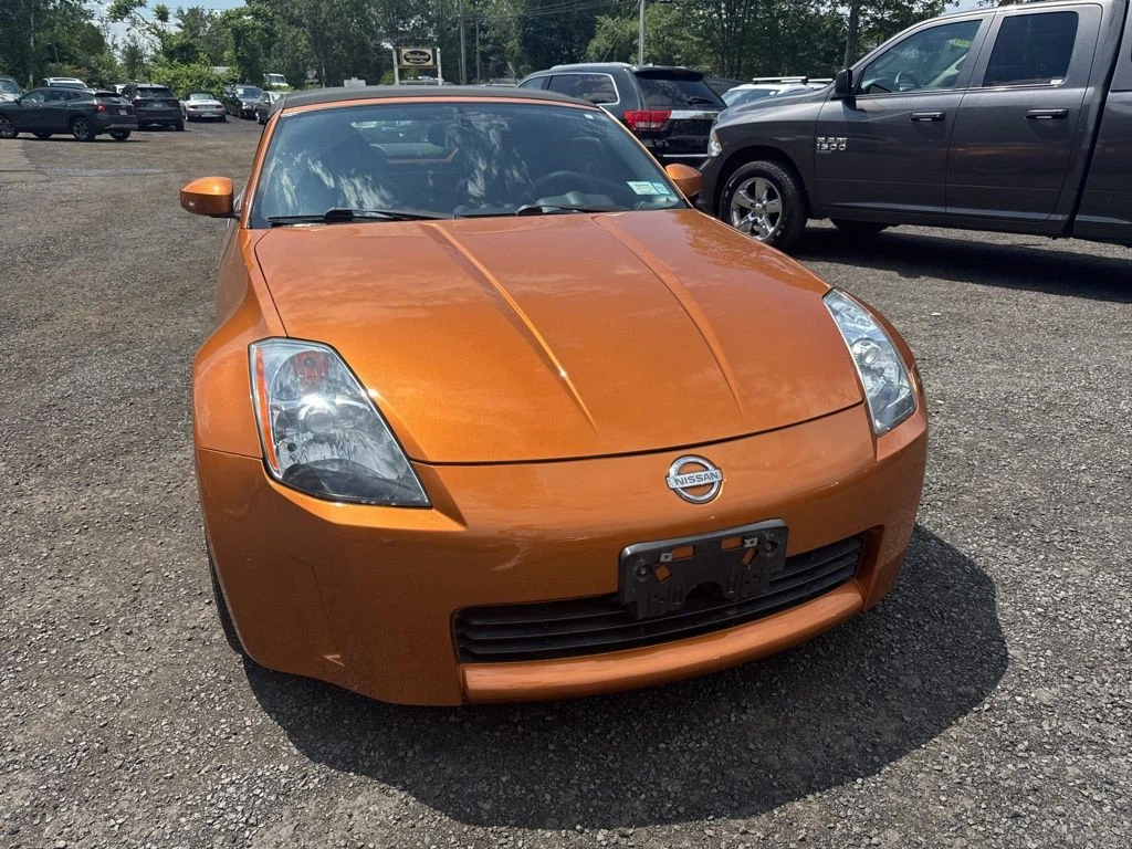2005 Nissan 350Z view 4