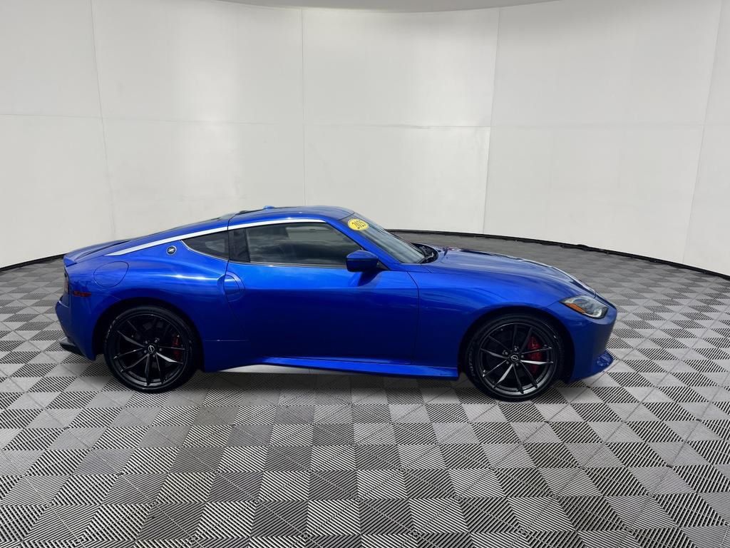 2025 Nissan Z view 4