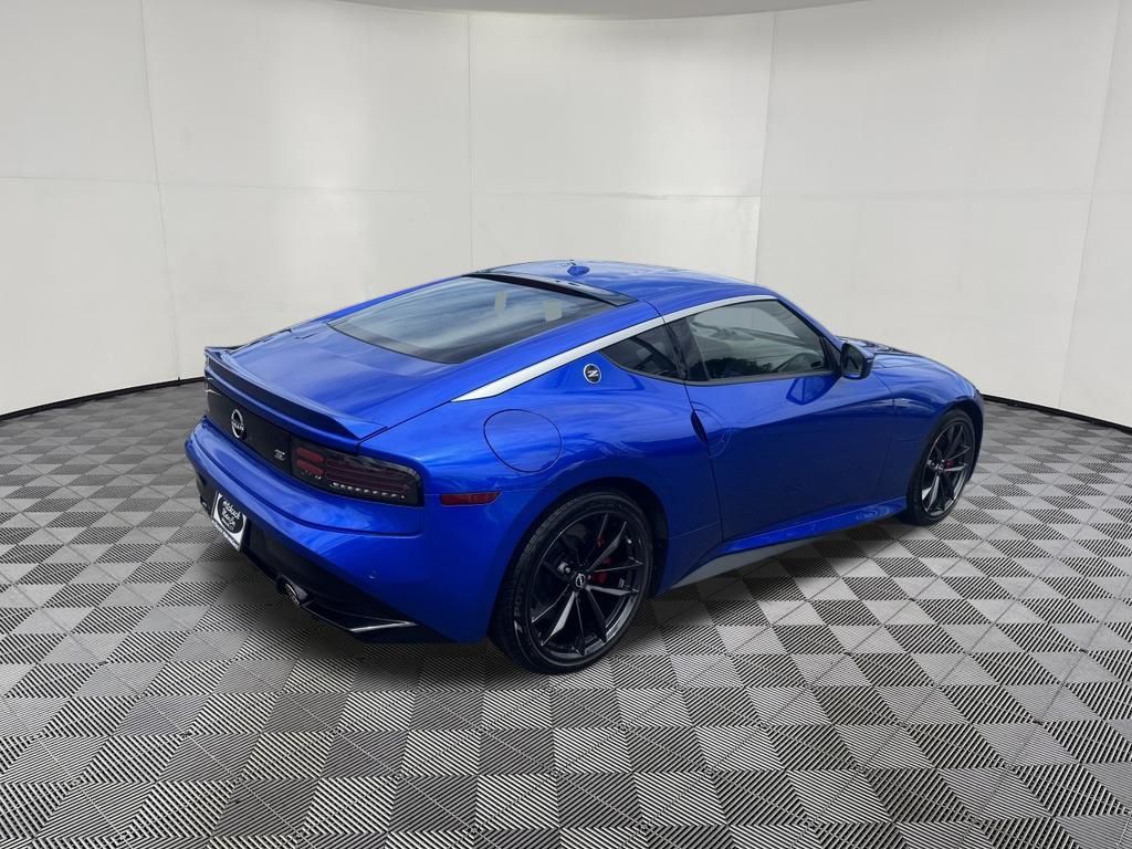2025 Nissan Z view 5