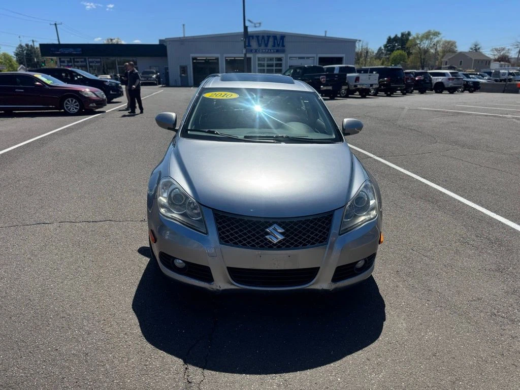 2010 Suzuki Kizashi view 2