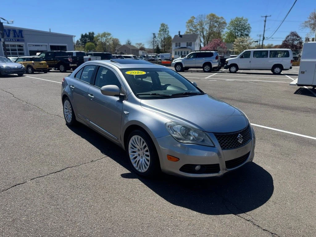 2010 Suzuki Kizashi view 3