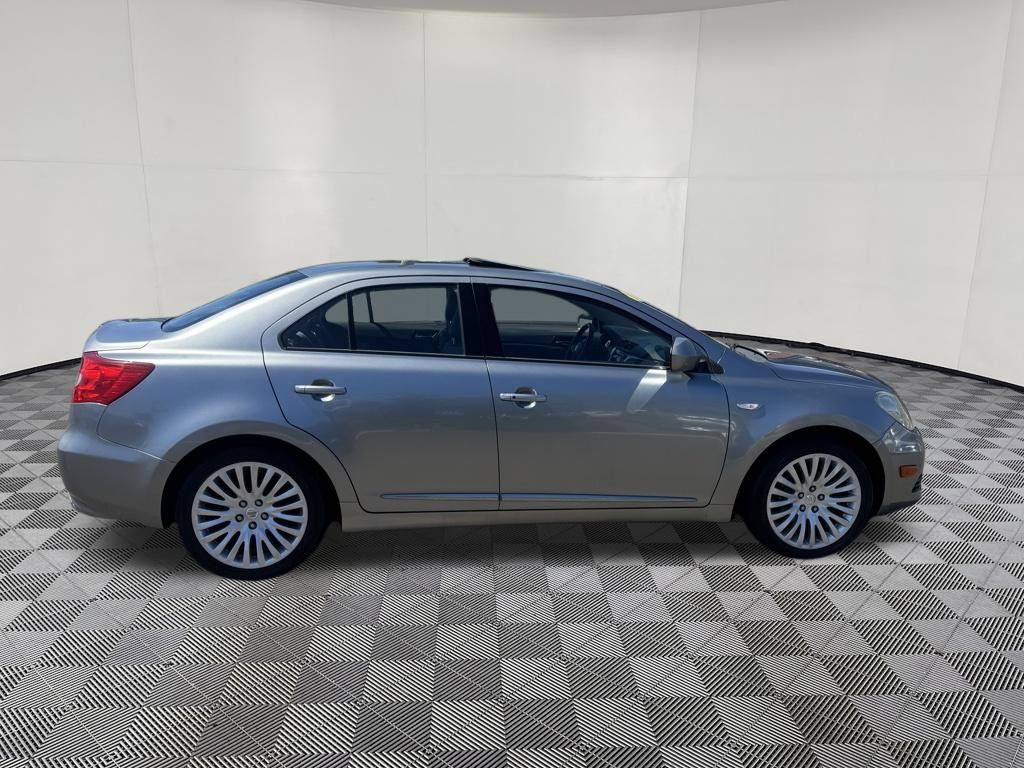 2010 Suzuki Kizashi view 4