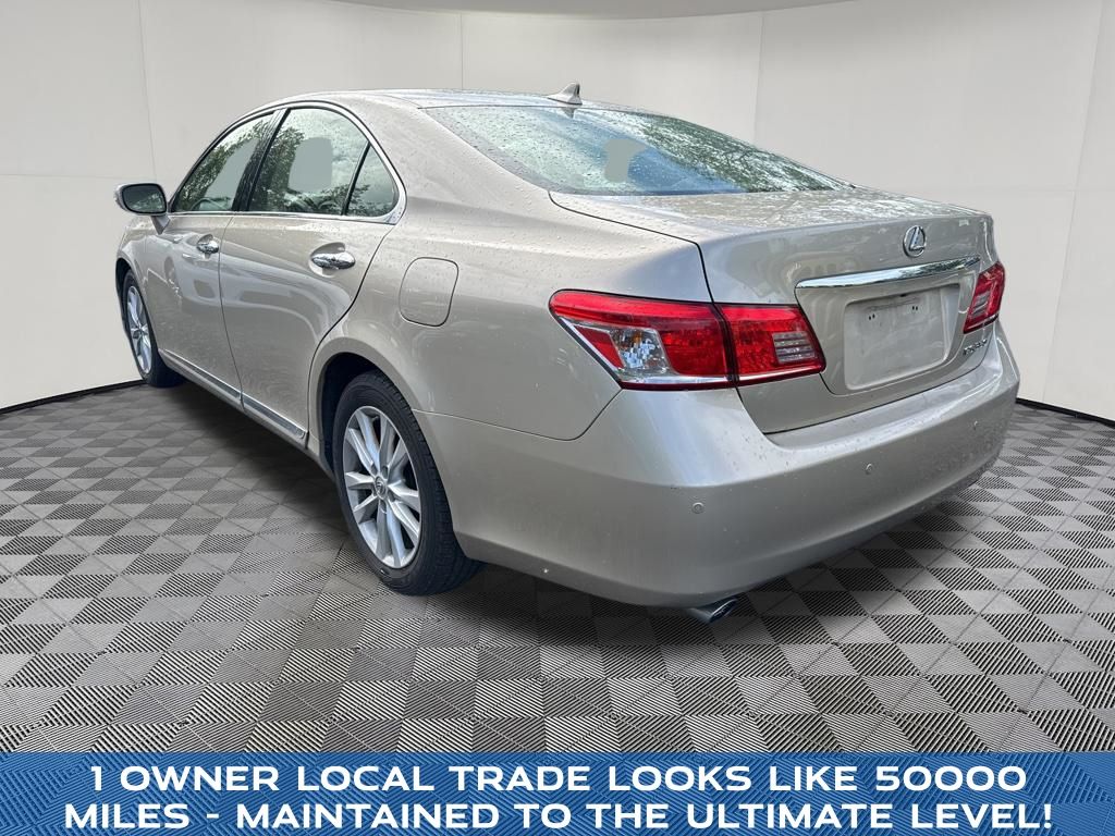 2011 Lexus ES view 2