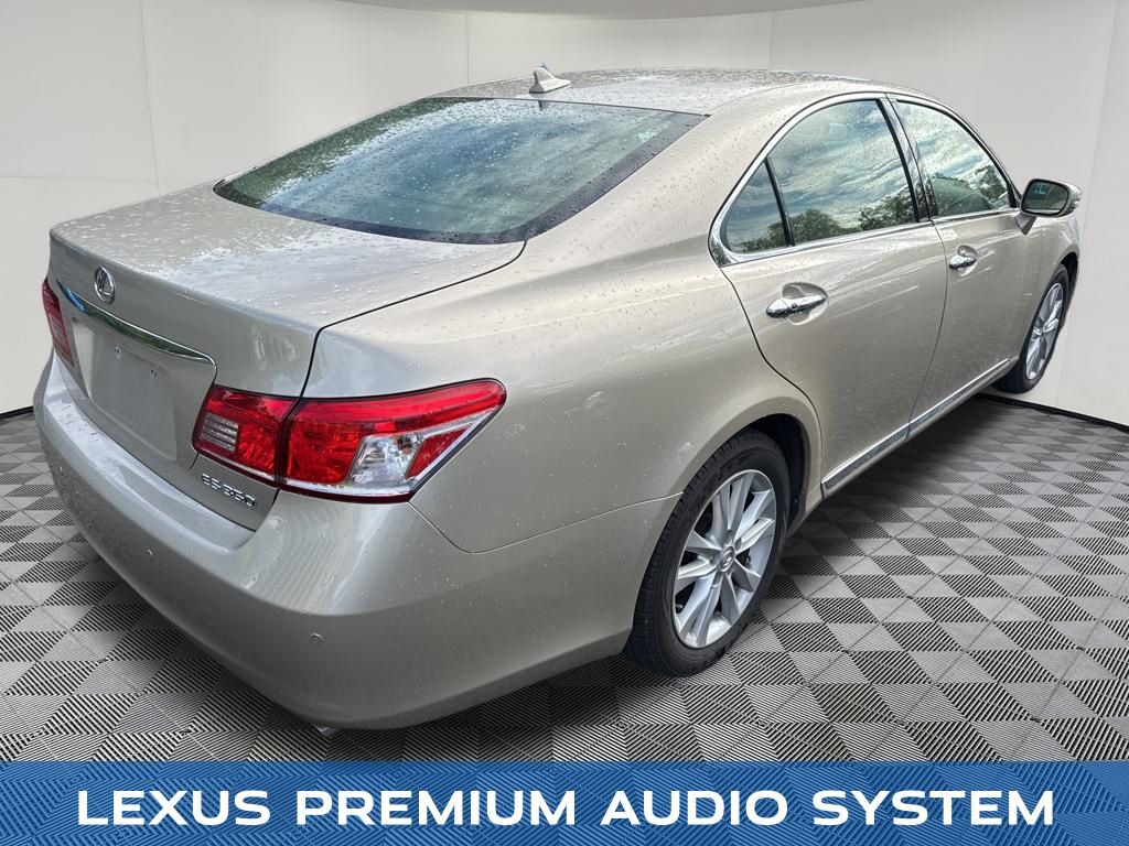 2011 Lexus ES view 3