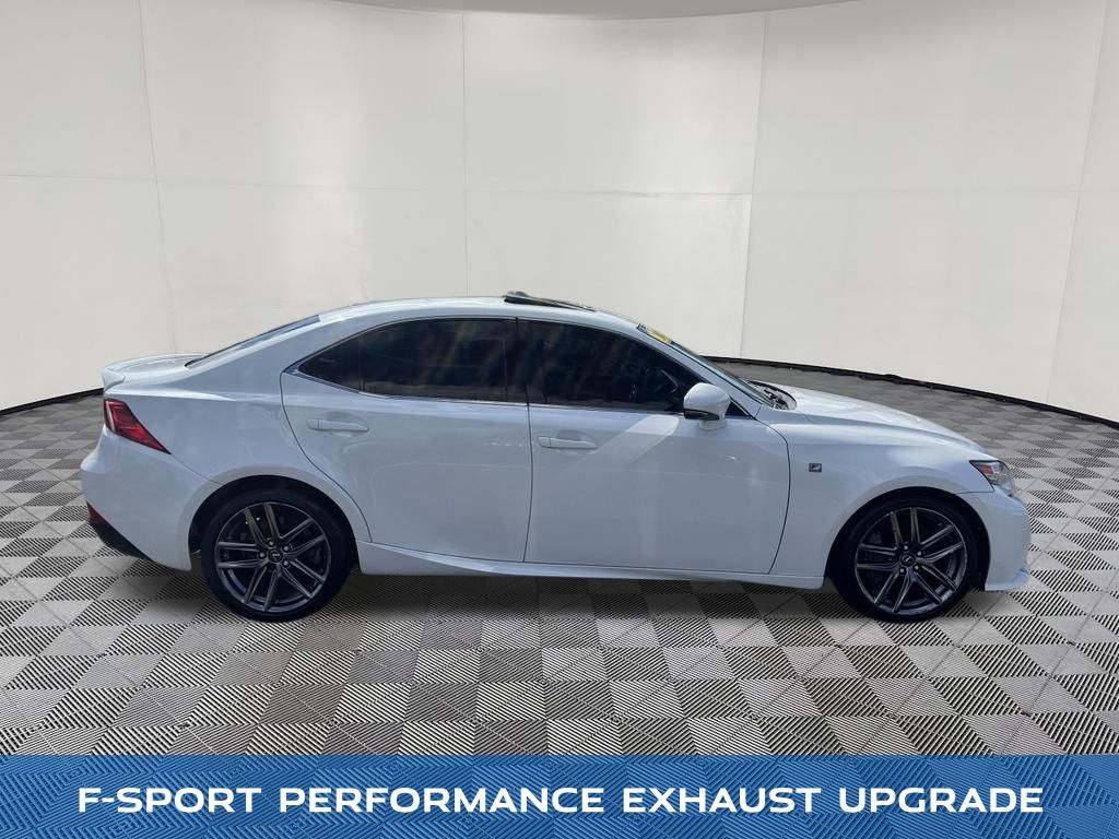 2016 Lexus IS view 4