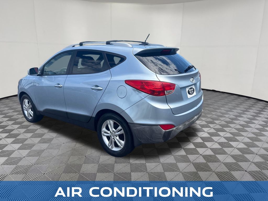 2013 Hyundai Tucson view 3