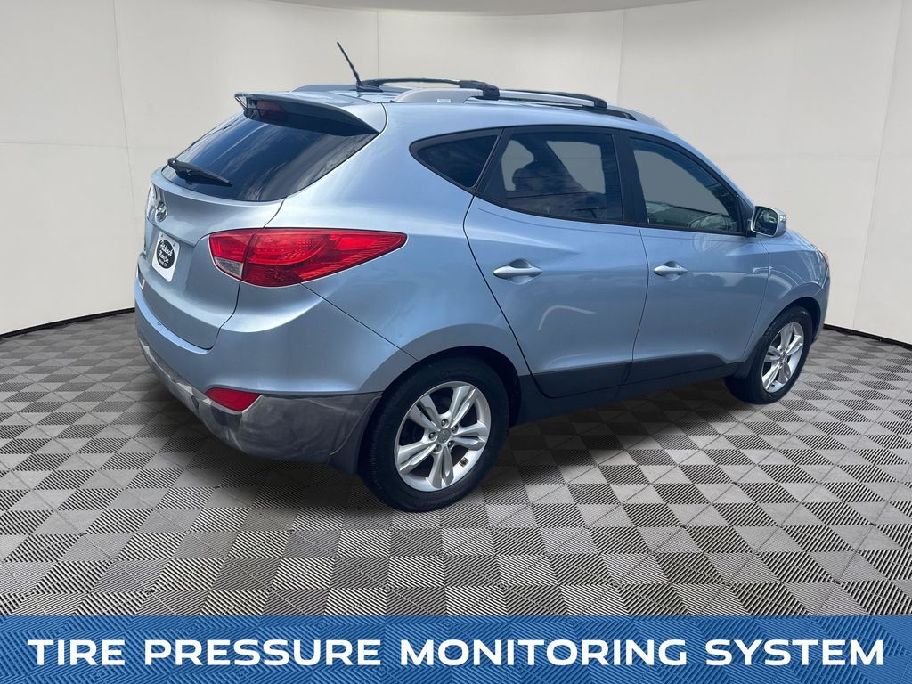2013 Hyundai Tucson view 5