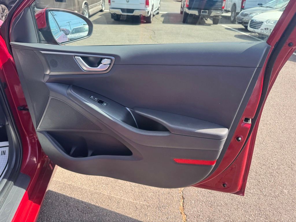 2020 Hyundai IONIQ SEL - Photo 22