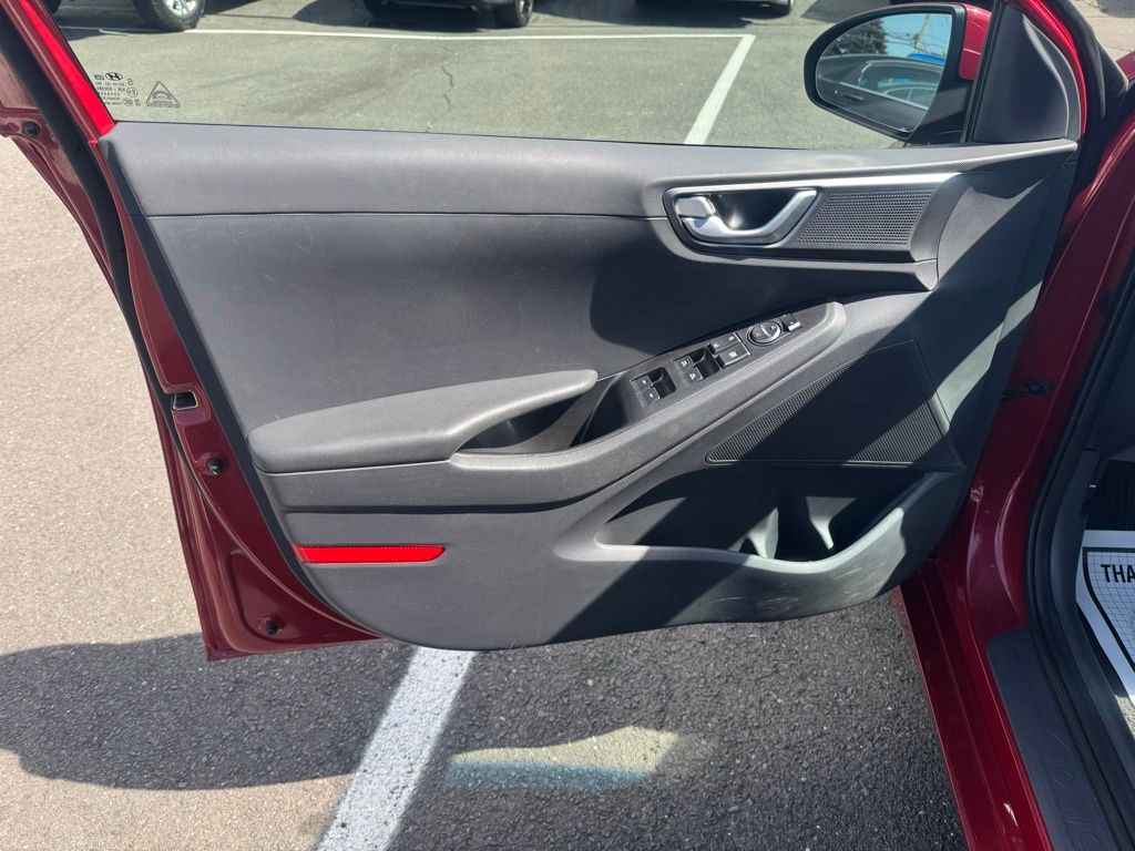 2020 Hyundai IONIQ SEL - Photo 31