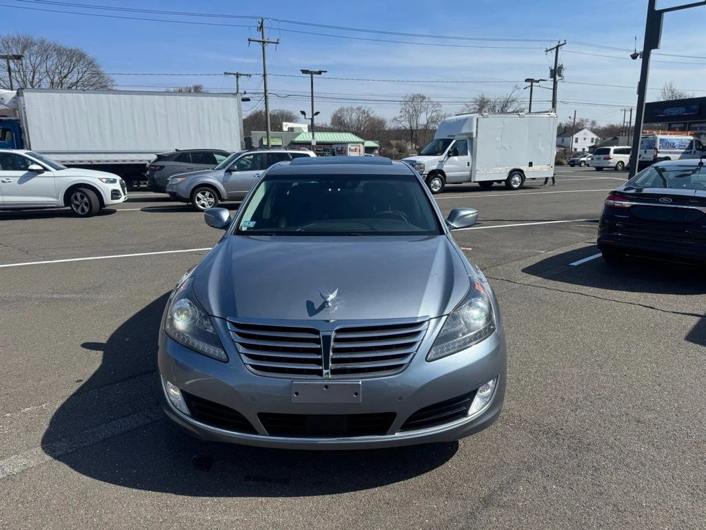 2014 Hyundai Equus view 2