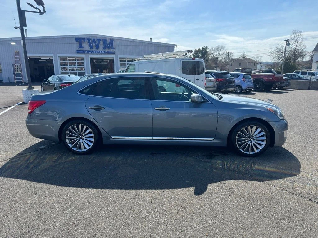 2014 Hyundai Equus view 4
