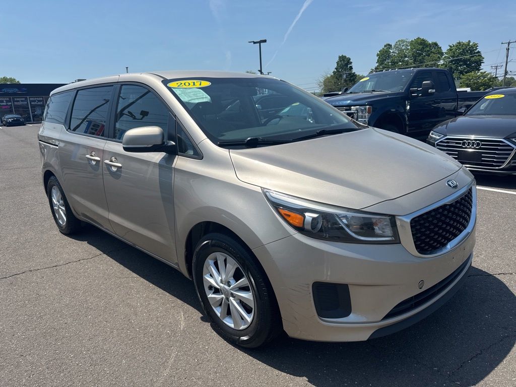 2017 Kia Sedona LX's photo