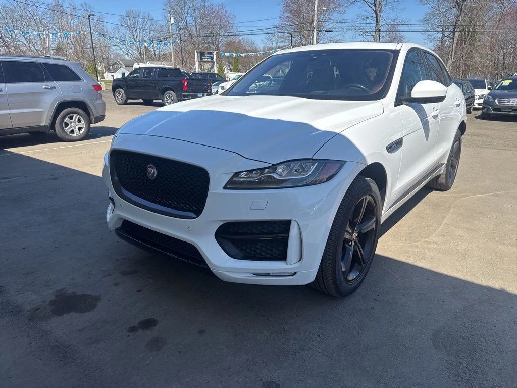 2017 Jaguar F-PACE view 2