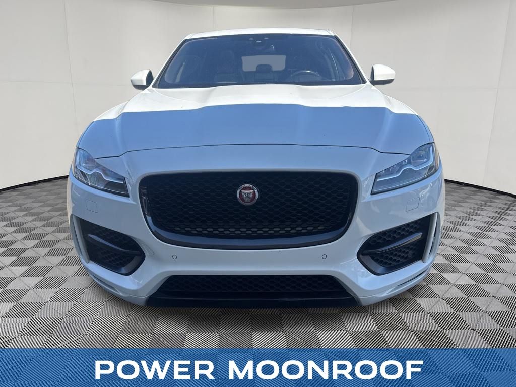 2017 Jaguar F-PACE view 3