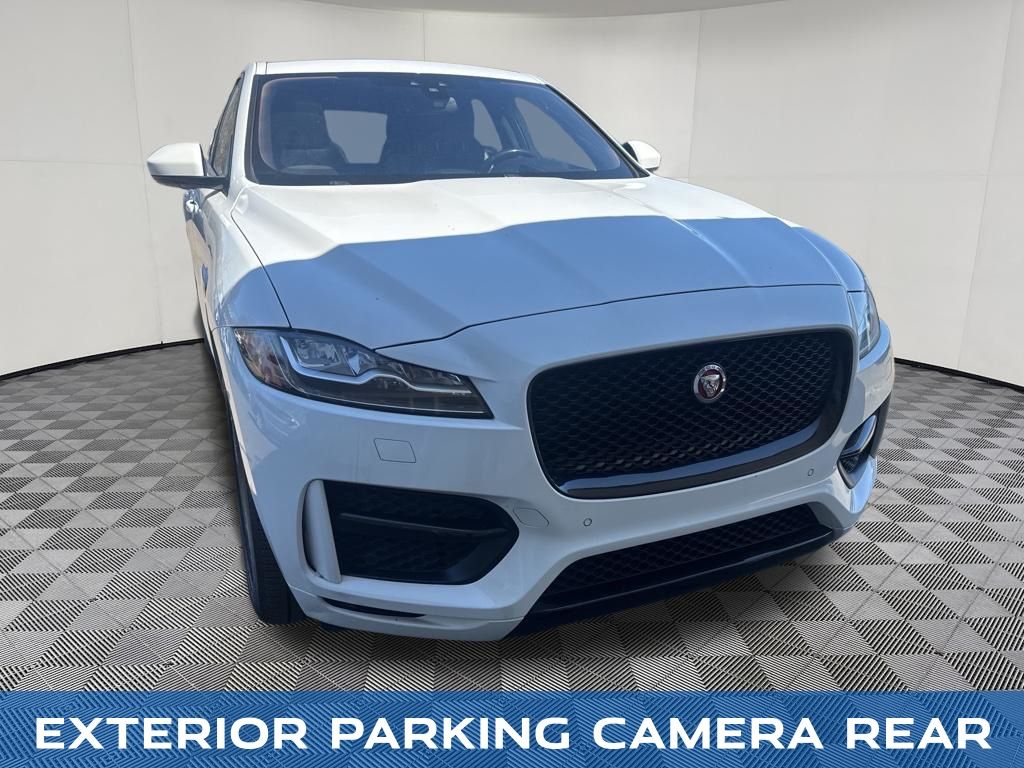 2017 Jaguar F-PACE view 5