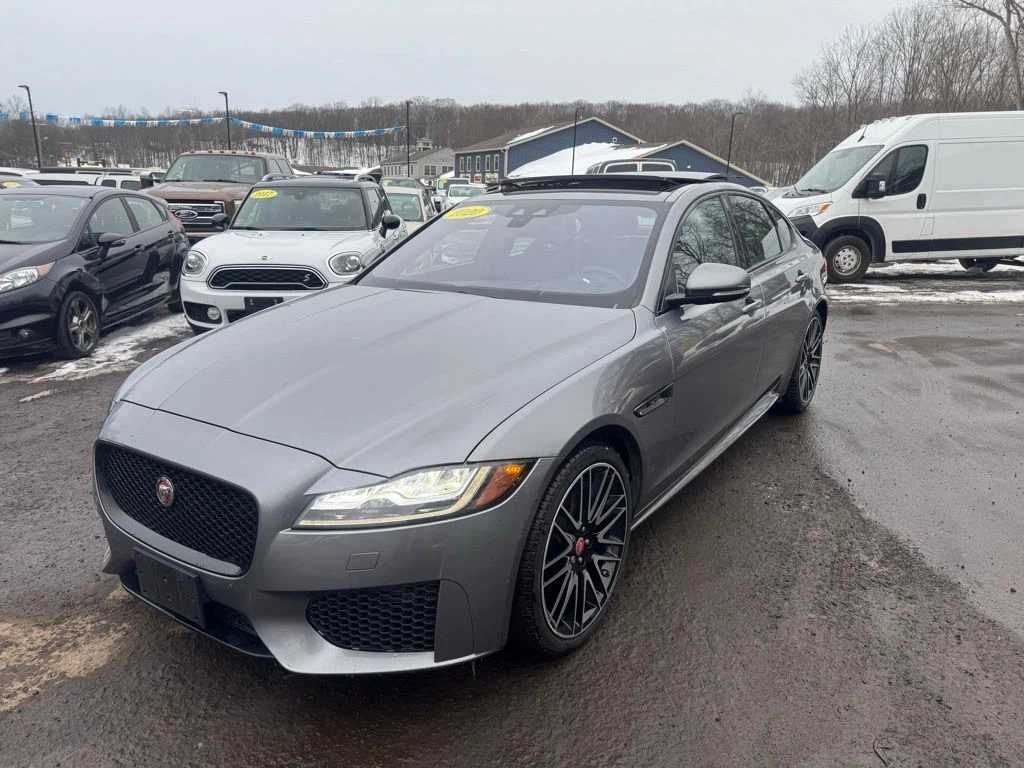 2020 Jaguar XF view 3
