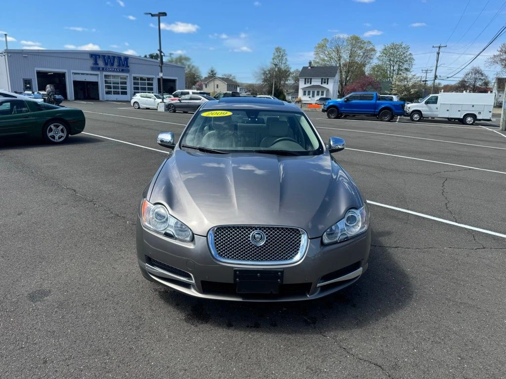 2009 Jaguar XF view 2
