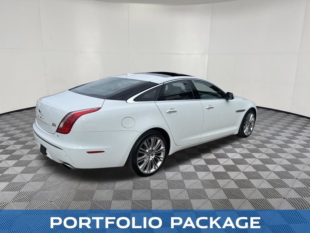 2013 Jaguar XJ view 5