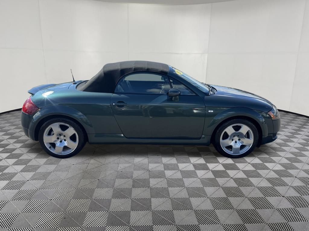 2001 Audi TT view 4