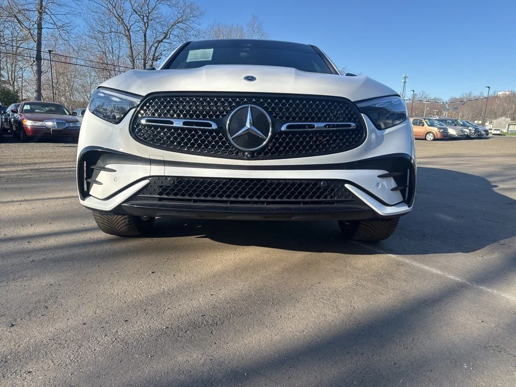 2024 Mercedes-Benz GLC view 4